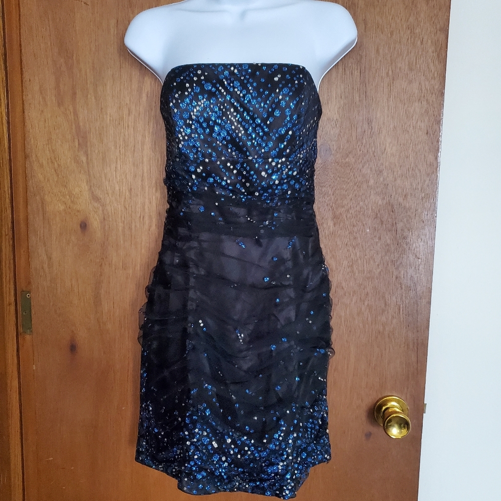 Strapless Homecoming dress - Picture 1 of 8